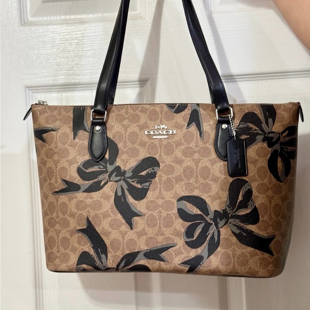 NWT Coach Gallery Tote Bag In Signature Canvas With Bow Print CZ174 - Picture 2 of 12